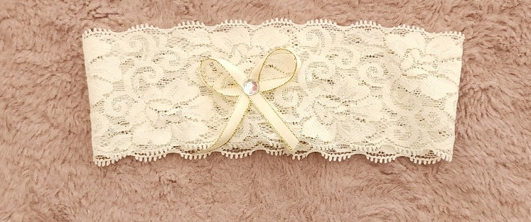 liga Encaje crema con flor