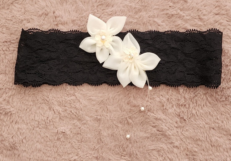 liga negra con flor