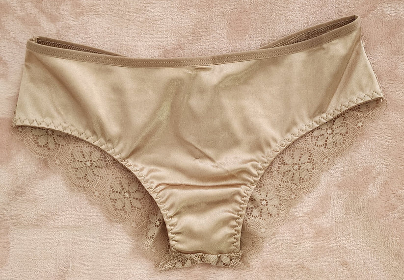 Pantie de seda color crema