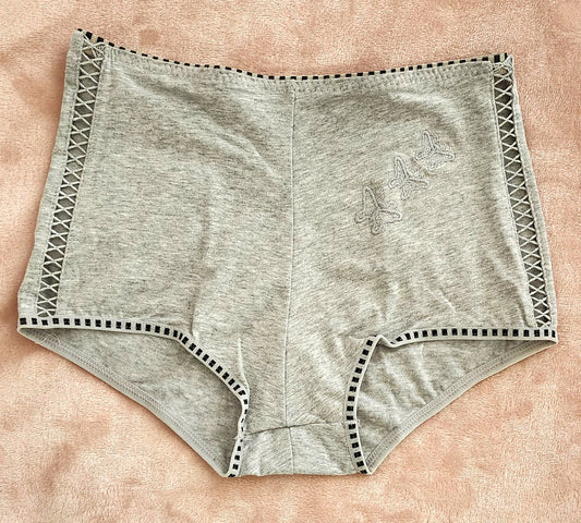 Pantie mariposa gris