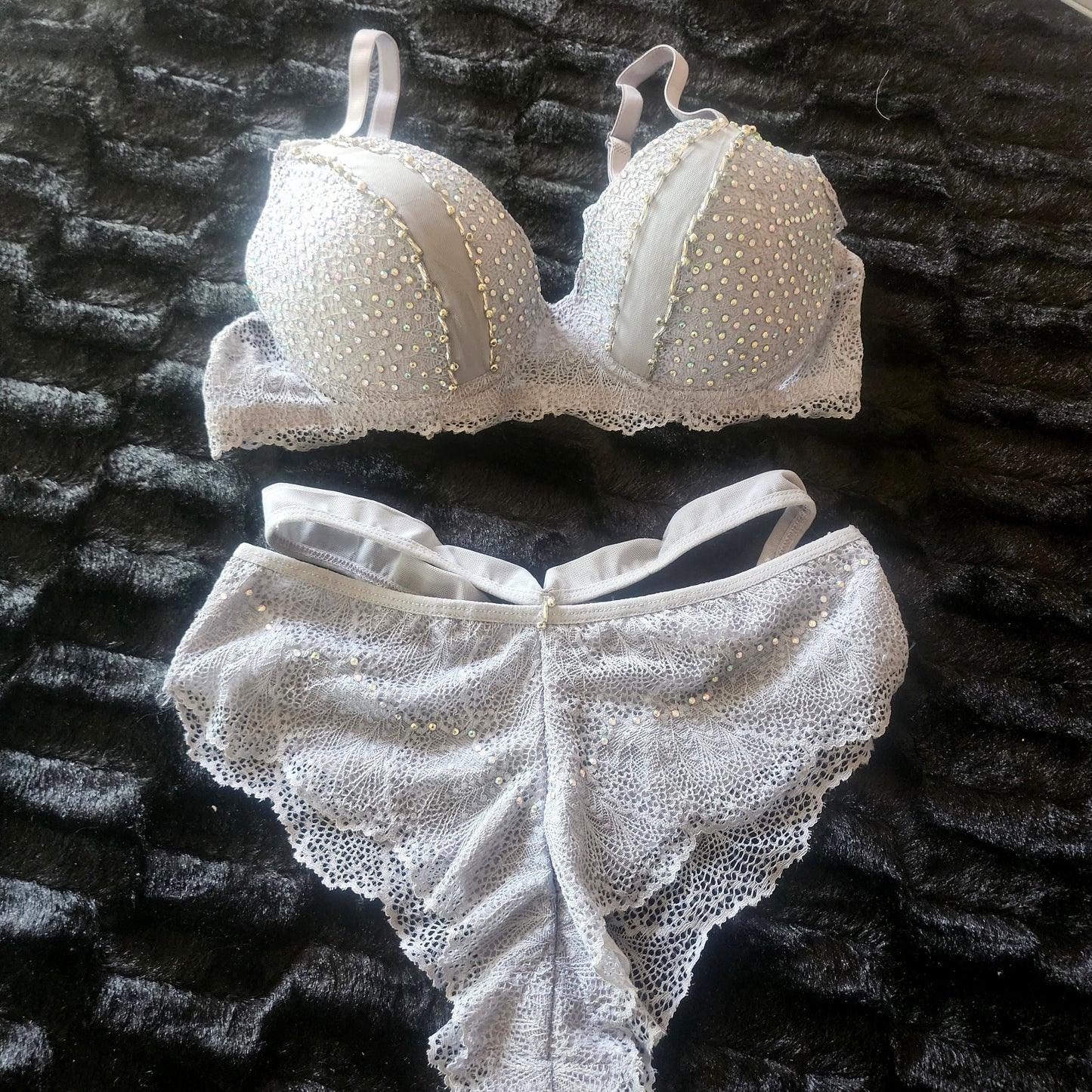 Set de pantie y bra con brillo y encaje color gris (34B/M)