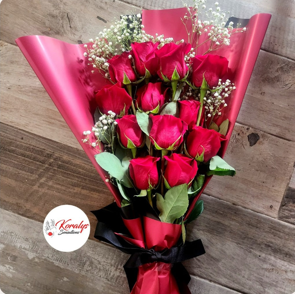 Ramo de rosas con cinta negra
