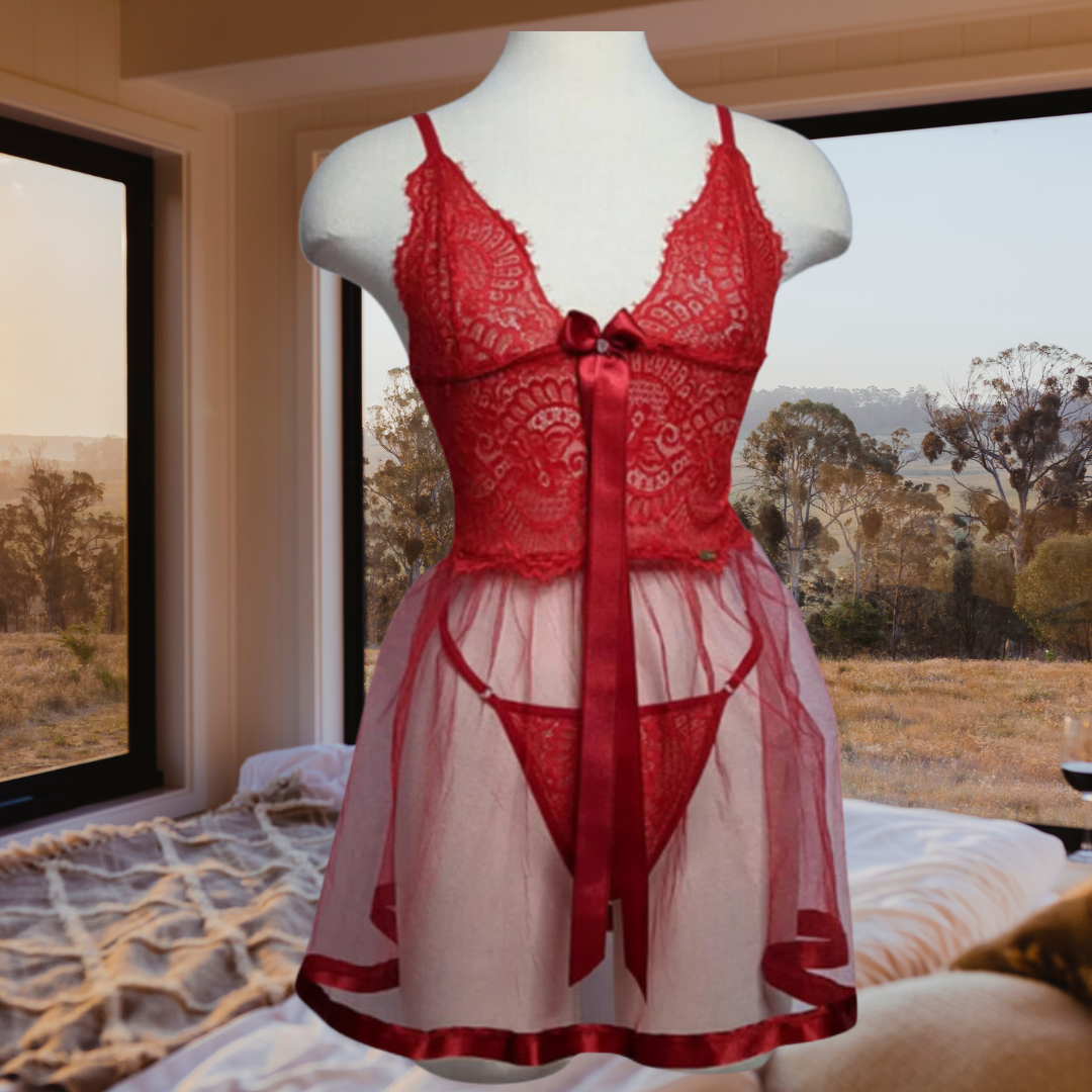 Babydoll  en encaje y Falda transparente en tul  color rojo incluye un cuarzo rosado.  Topasio