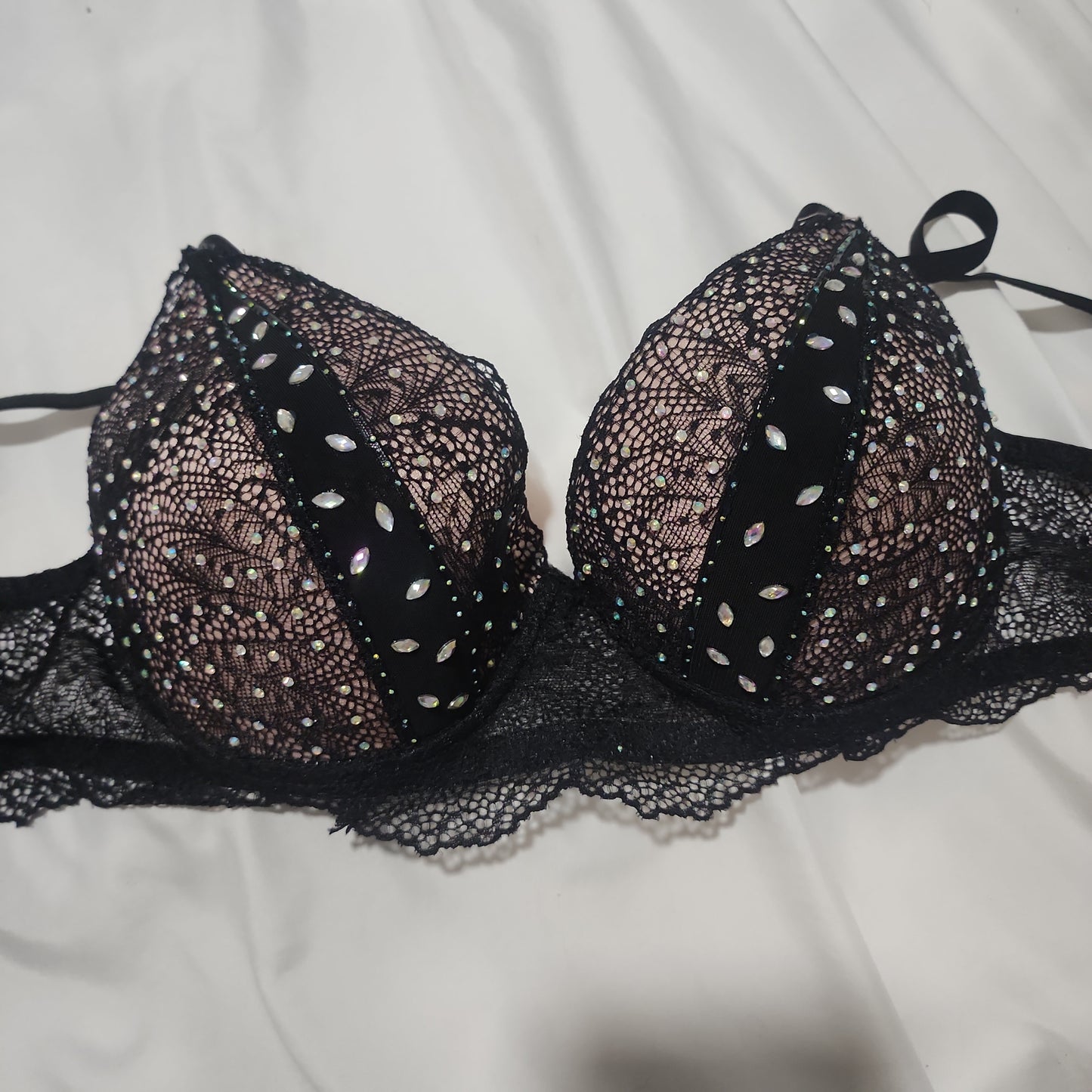 38B negro con cristales
