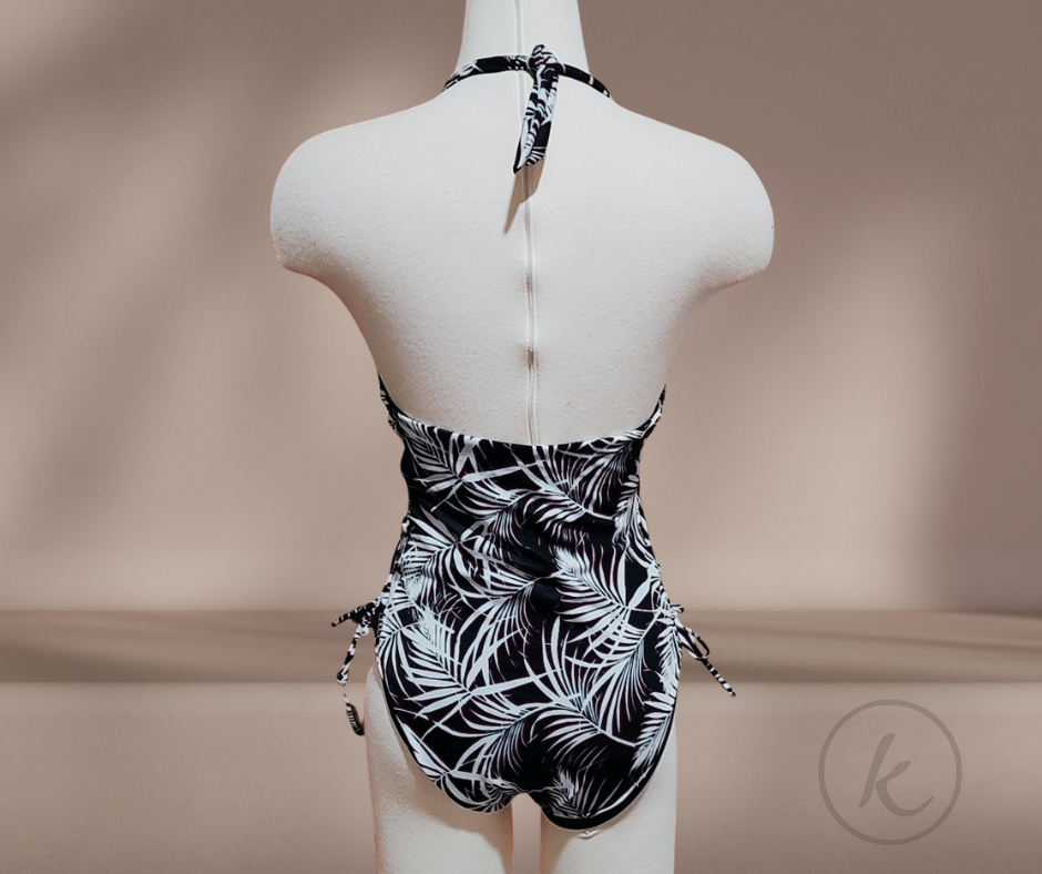 AMENIA - Traje de baño de una pieza Hecho en Colombia que se ajusta a los lados - Tamaño Large (Ordenar por WhatsApp)