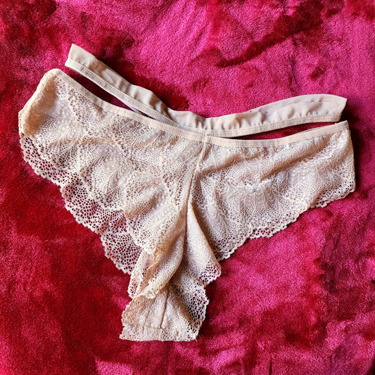 Pantie de encaje color crema xl