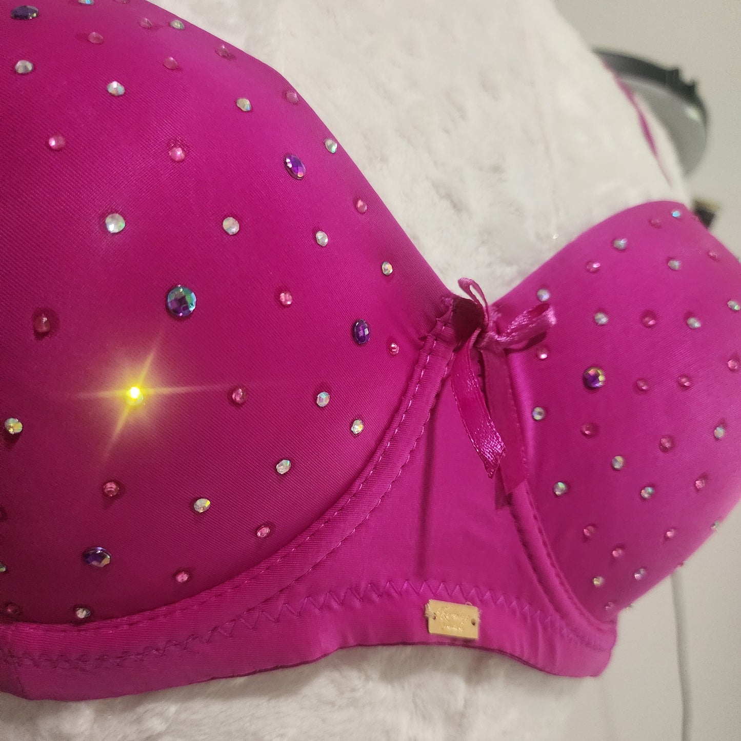 34DD fucsia con cristales