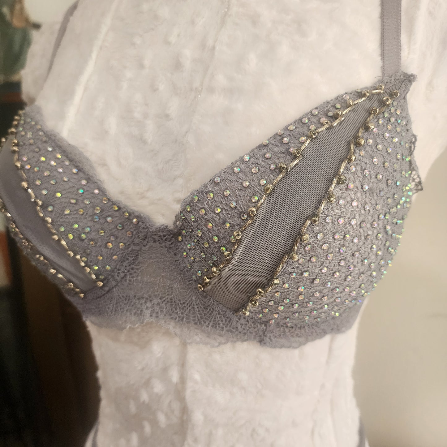 Set de pantie y bra con brillo y encaje color gris (34B/M)