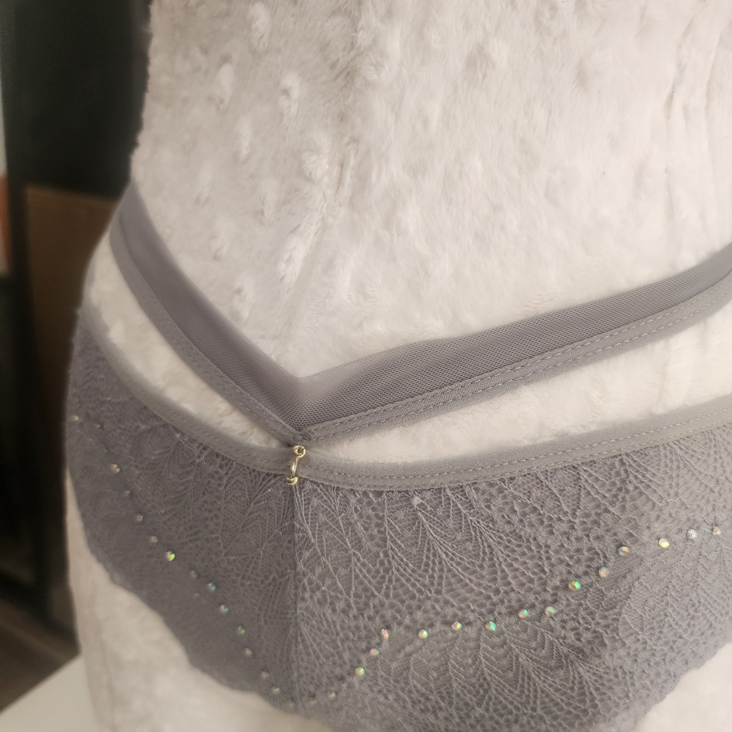 Set de pantie y bra con brillo y encaje color gris (34B/M)