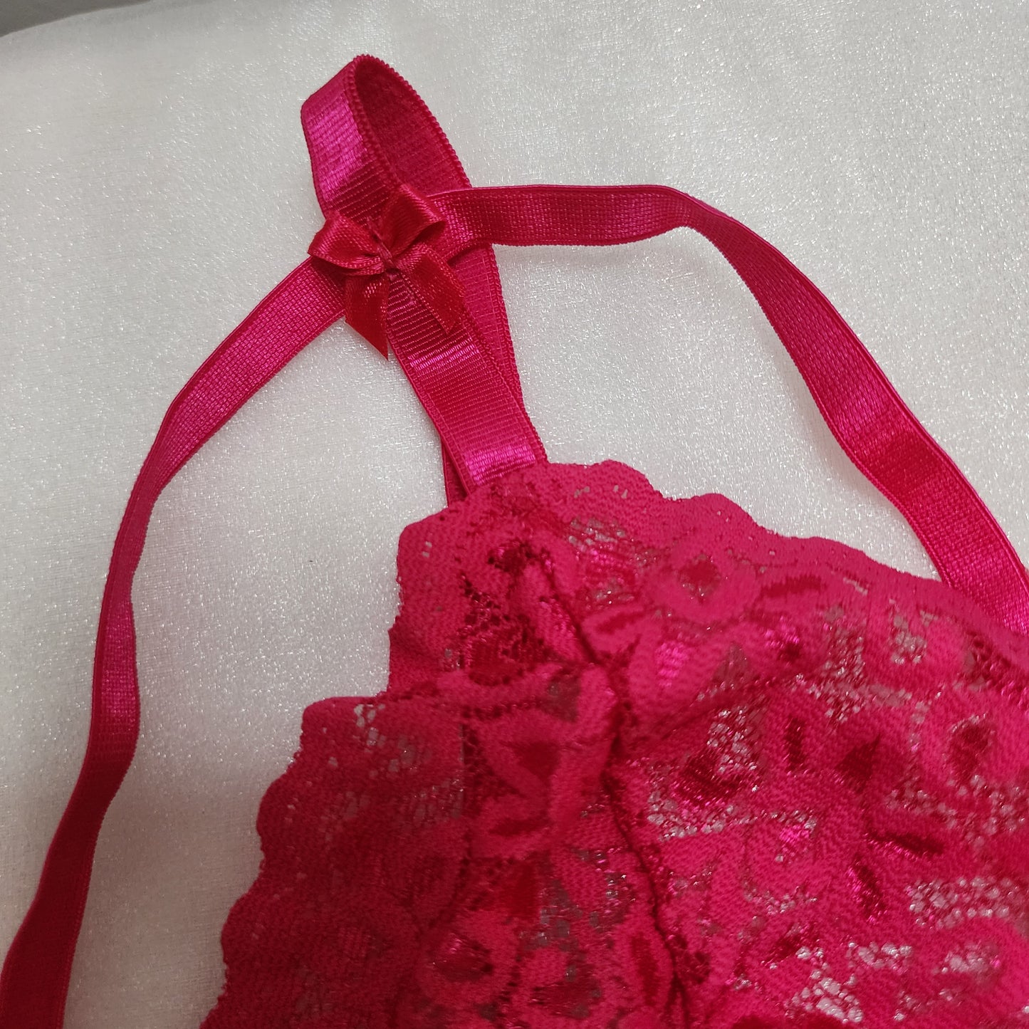 Set de dos piezas en encaje fucsia Aria (Hecho en Colombia, incluye cuarzo)