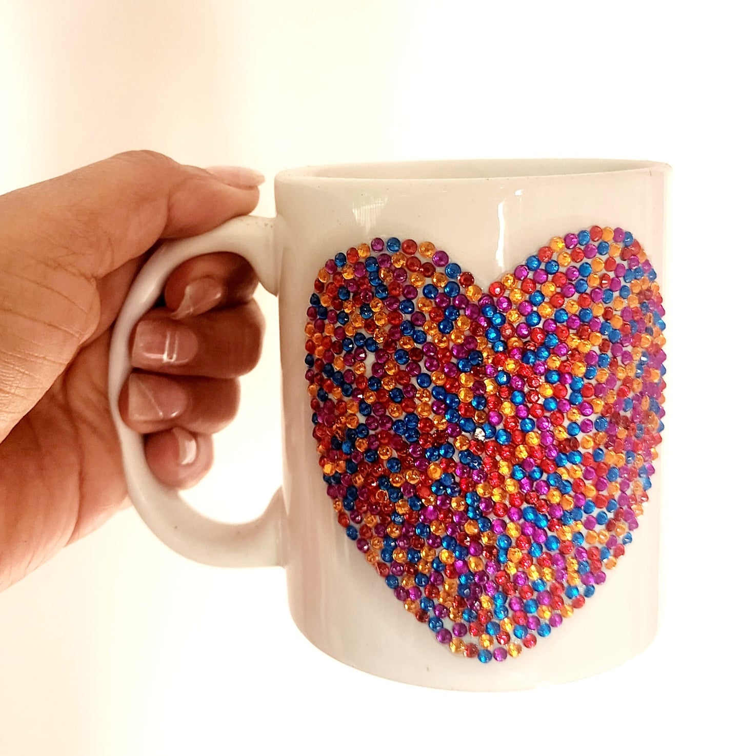 Taza de corazon de cristales de colores