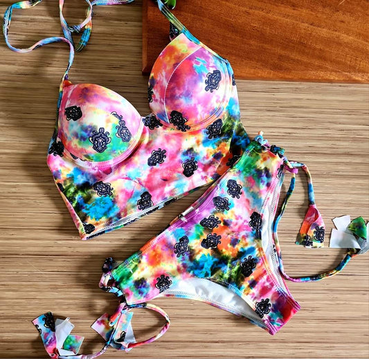 Bikini traje de baño de dos piezas  tiene varilla en el busto Estampado colorido  Carey