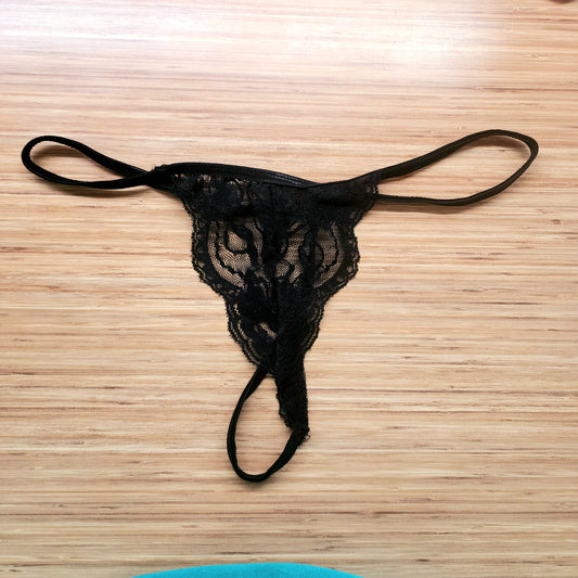 Pantie negra en encaje