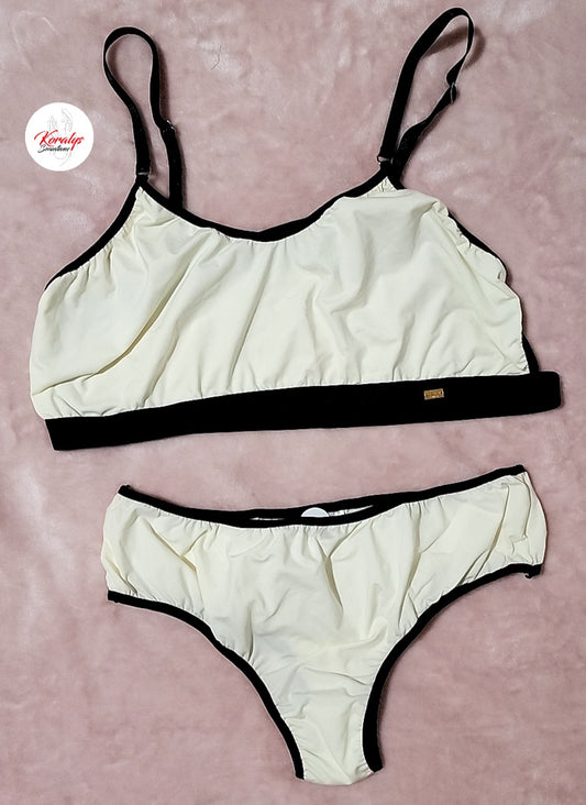 Sport Bra con tela licrada y elástico