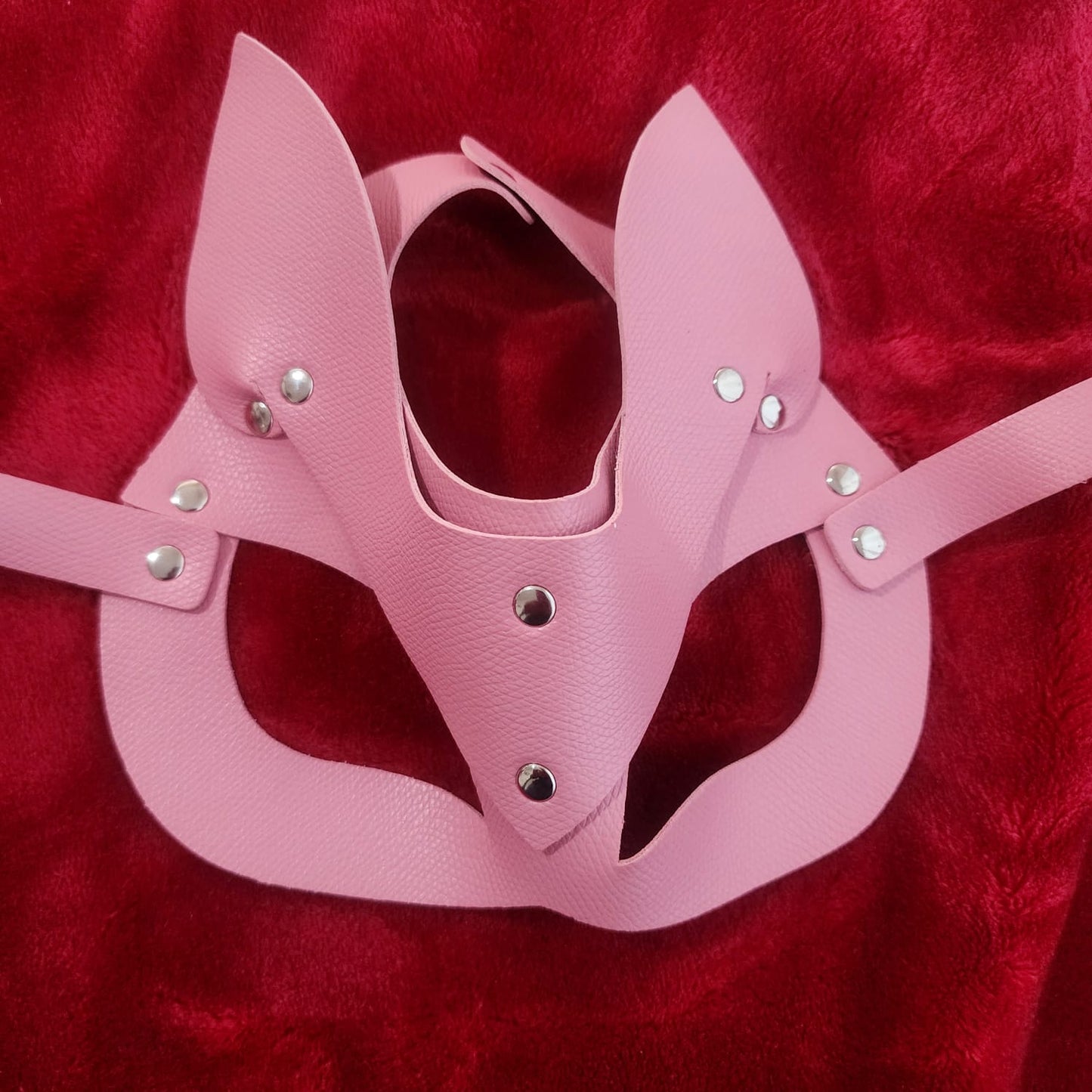 Antifaz de cuero color rosa