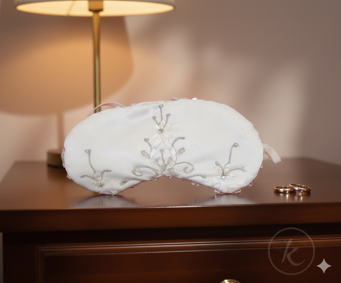 ANTIFAZ PARA DORMIR - BLANCO con encaje plateado - Sueño elegante y cómodo