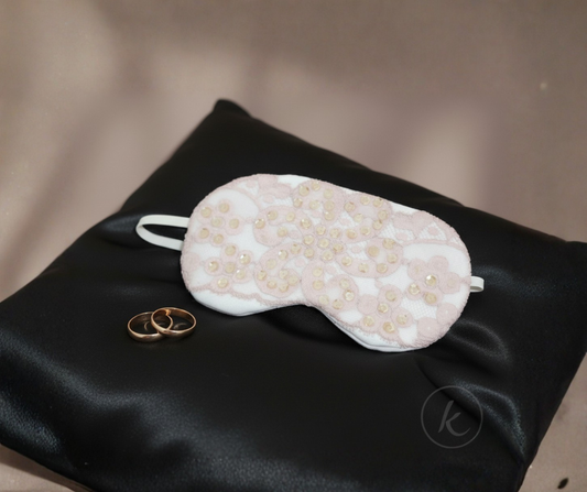 ANTIFAZ PARA DORMIR - blanco con encaje crema y lentejuelas - Descanso con estilo