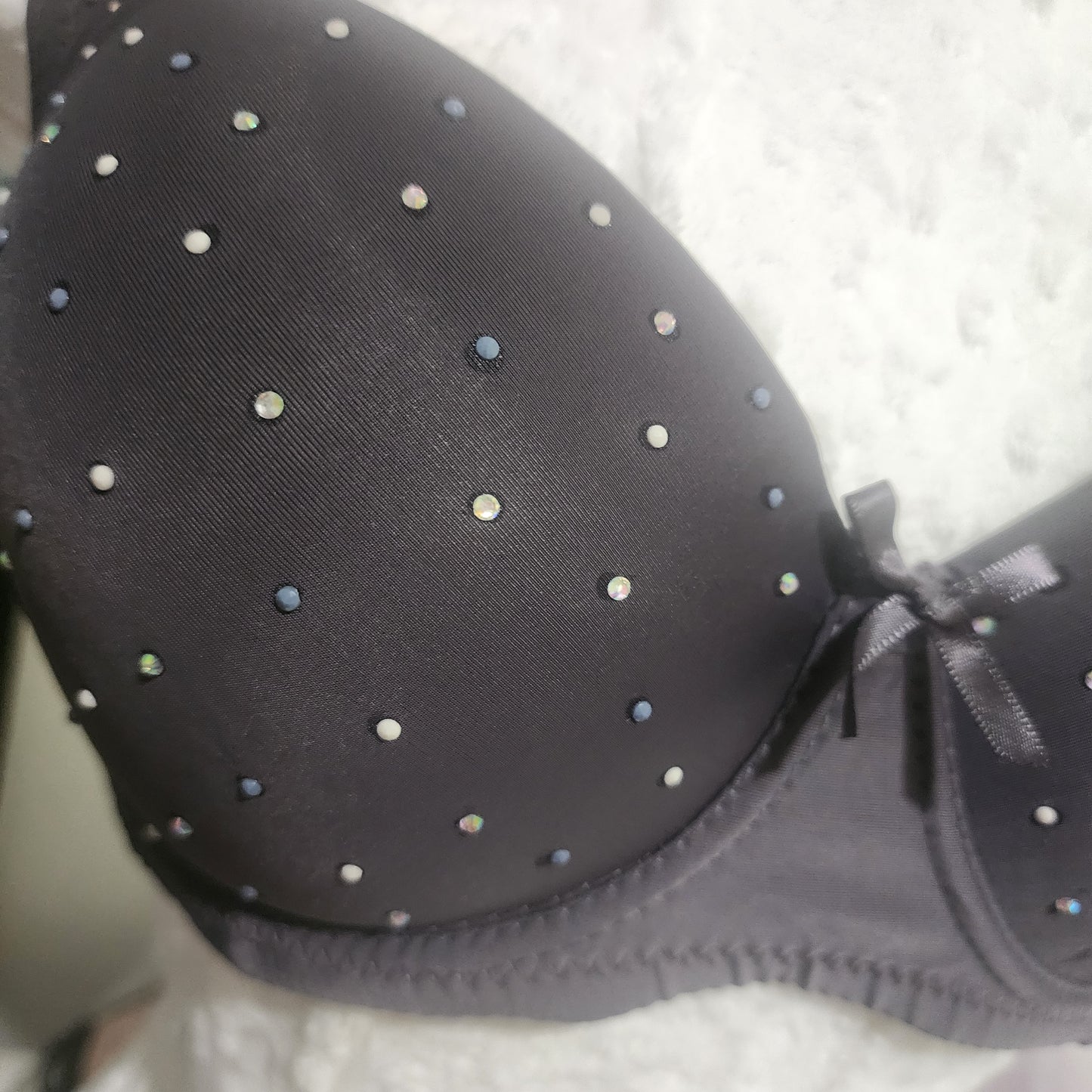 34DD gris obscuro