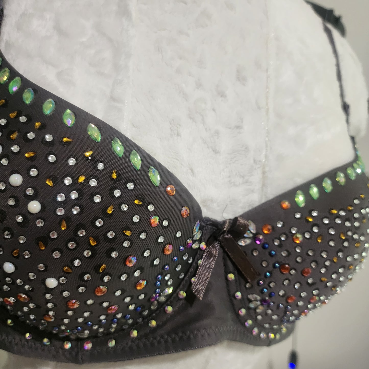 34C gris de colores