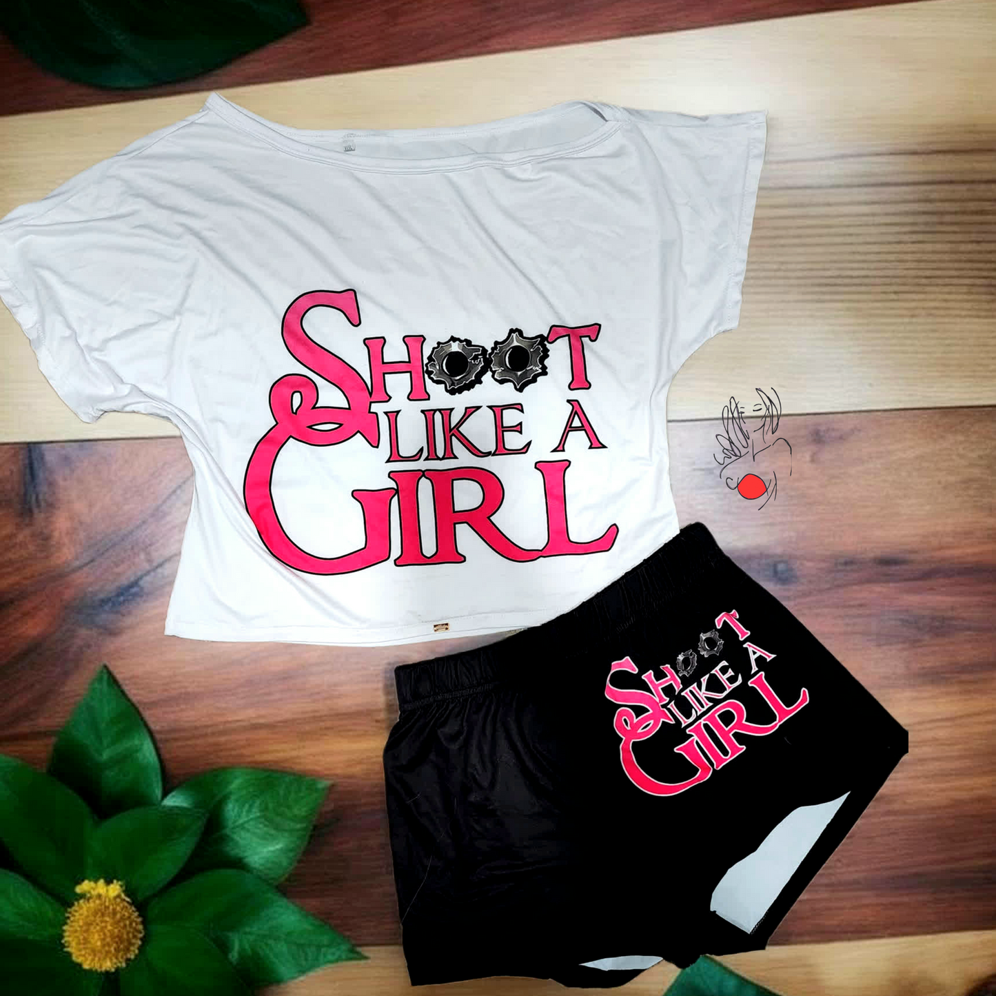 Pijama de pantalon corto de material piel de durazno.  La blusa puedes usarla para salir a pasear Shoot like a Girl